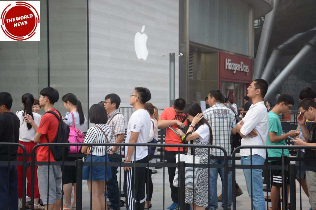 Apple Faces Challenges in China as iPhone Ban Sparks Stock Market Slide